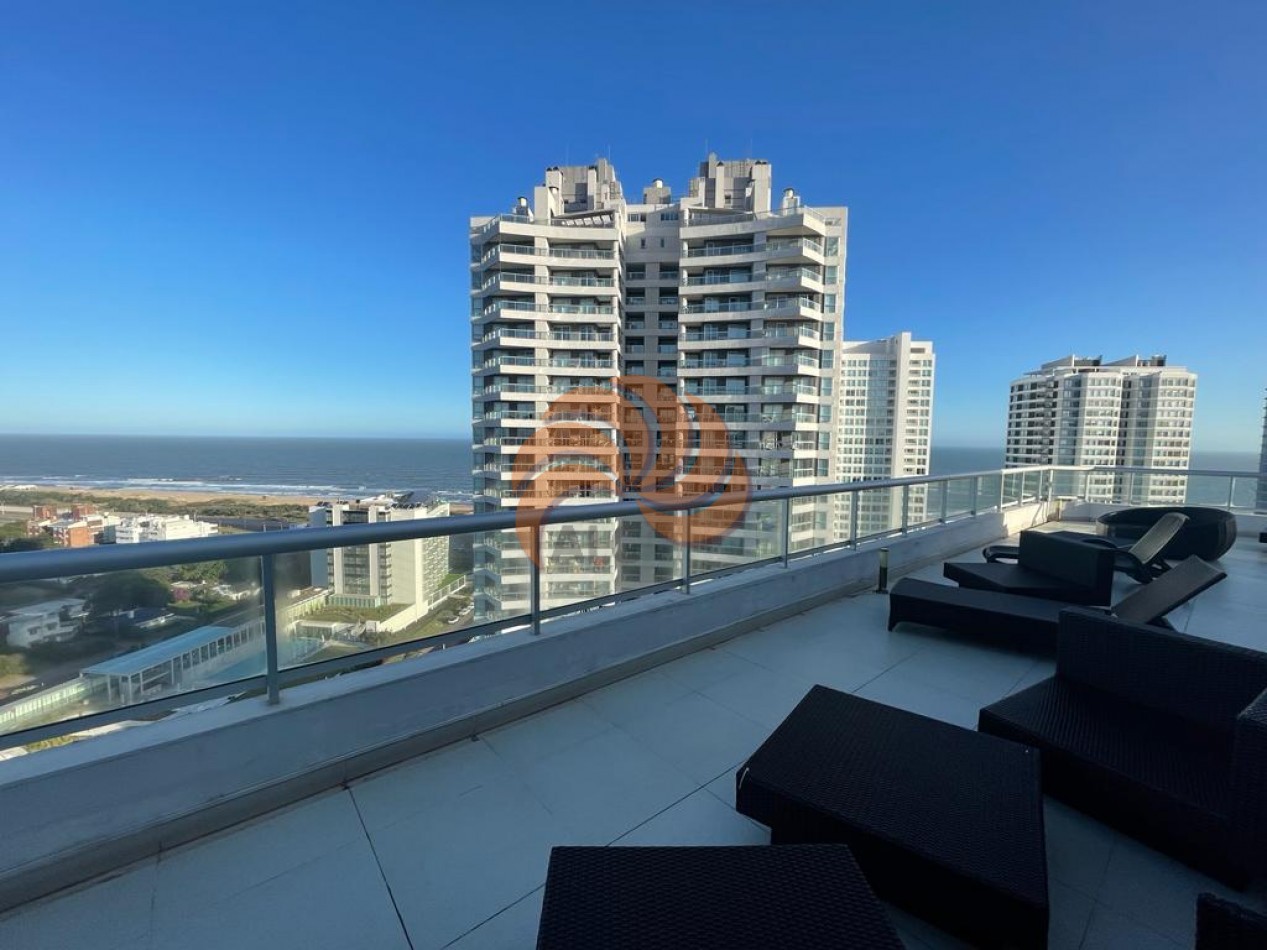 Venta y alquiler Penthouse en Quartier del Mar, Playa Brava. 